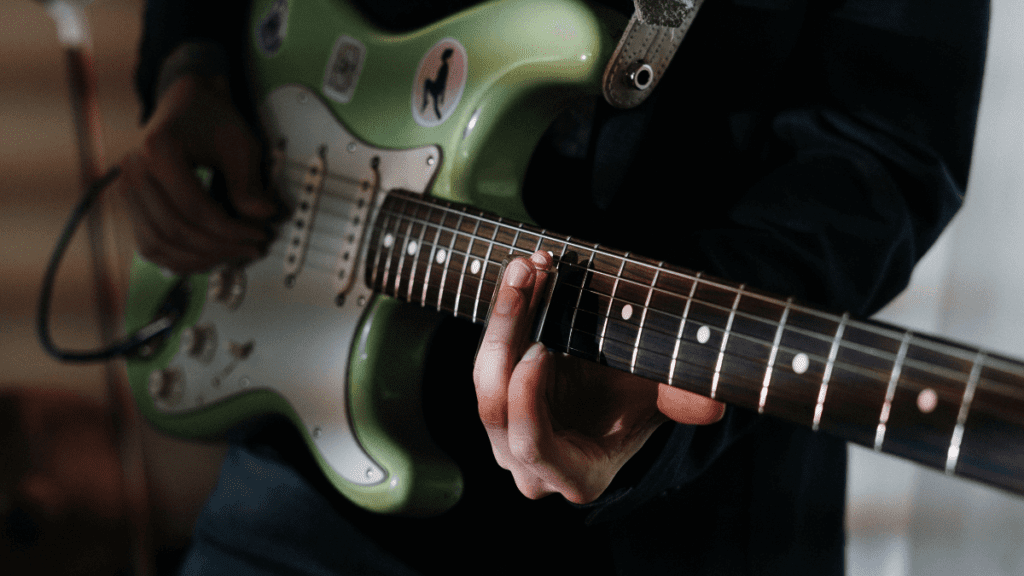 Aprender guitarra do início com ajuda de um curso online